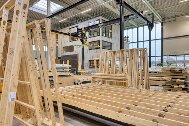 Alle verbindingen zijn geschroefd. Hierdoor zijn de modules in de verre toekomst volledig losmaakbaar en opnieuw inzetbaar.