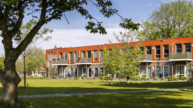 In samenwerking met woningcorporatie Ressort Wonen zijn voor het project Nieuw Welgelegen 44 nieuwe seniorenwoningen gebouwd in Rozenburg.