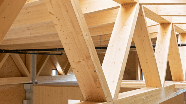 Verbindingen tussen hoofd- en dwarsbalken geven constructies stabiliteit.
