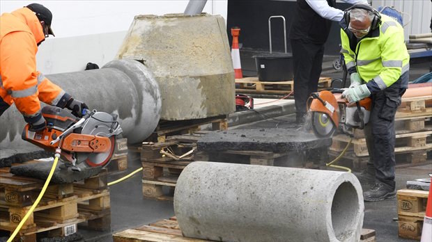 Diamantschijven voor beton in gebruik bij het doorslijpen van betondelen op de bouwplaats